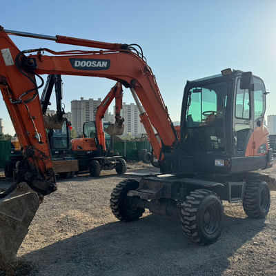 48KW Digunakan DOOSAN Excavator Mesin Doosan DX60W Hydraulic Crawler Excavator 5550 kg